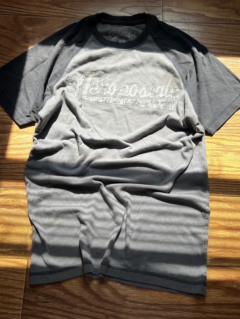 y2k vintage aeropostale raglan graphic tee streetwear skater grunge casual